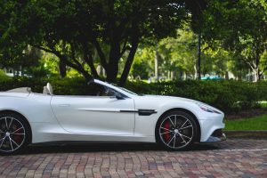 Mercato auto in Italia: vendite in calo ad agosto 2025 e le strategie di Stellantis