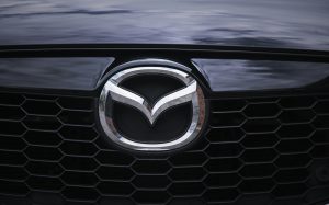 L’anima ribelle di Mazda: l’ostinazione termica della CX-30 e il pragmatismo elettrico della 6e